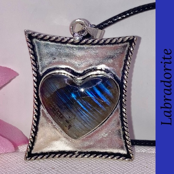 Flashy Blue Labradorite Gemstone Handmade Heart Halo Pendant - Picture 5 of 6